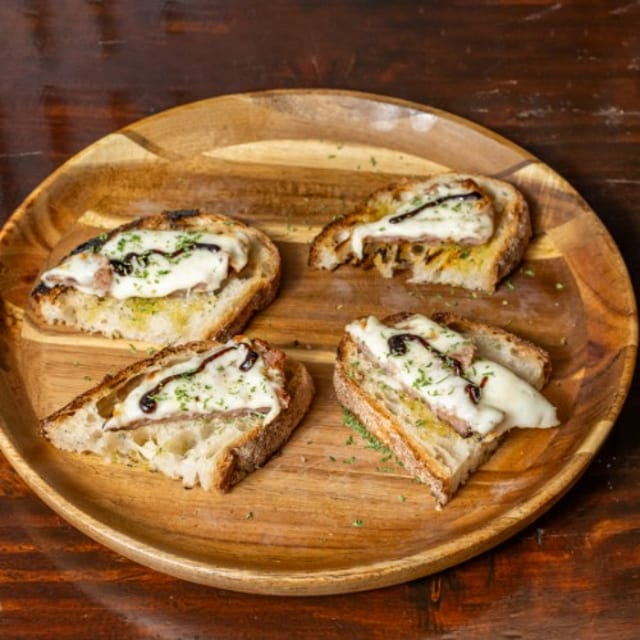 Salsiccia e Mozzarella.