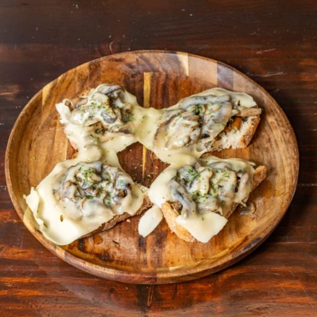 Funghi e Fontina.